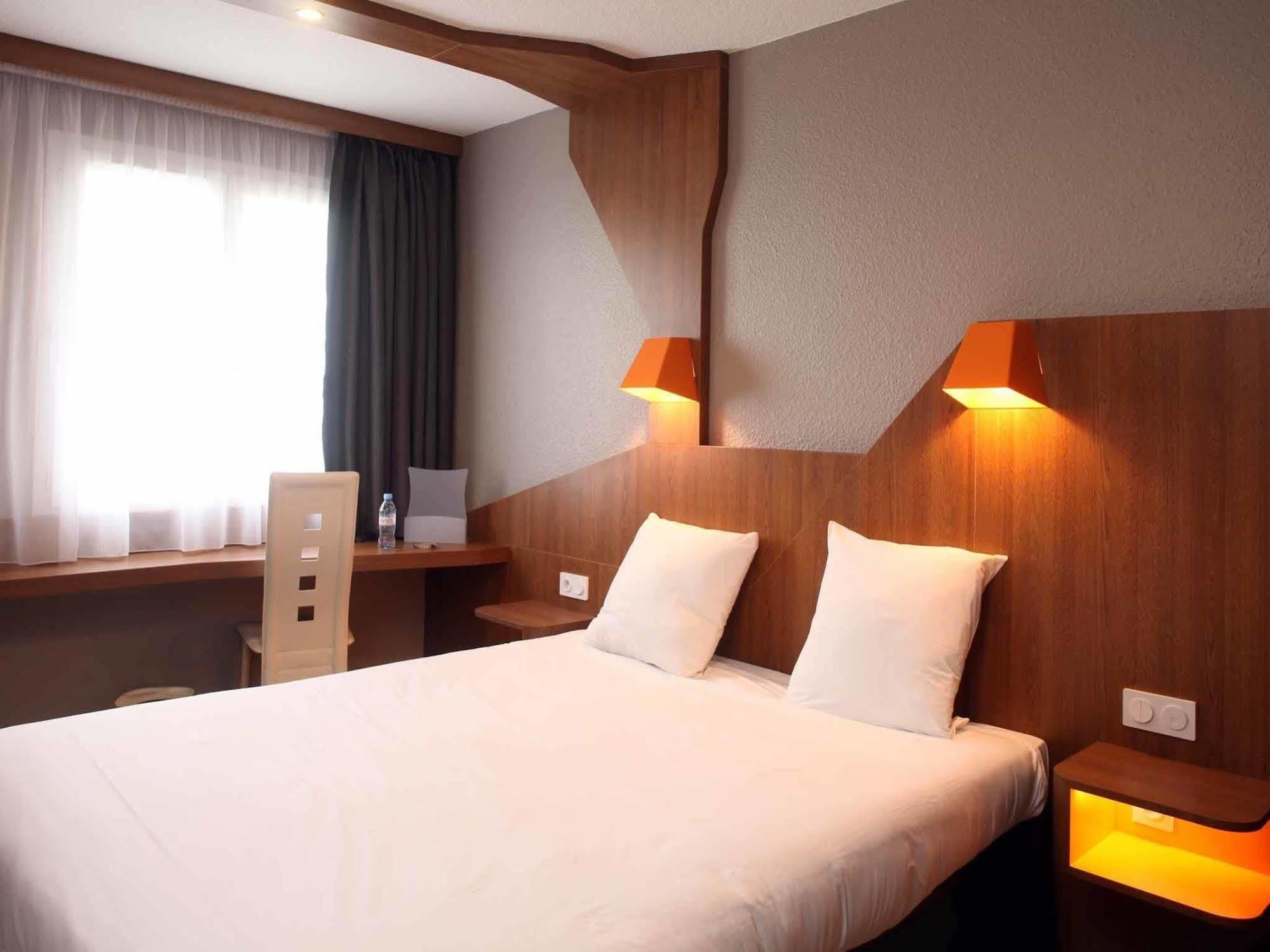 Отель Ibis Styles Жьен Экстерьер фото
